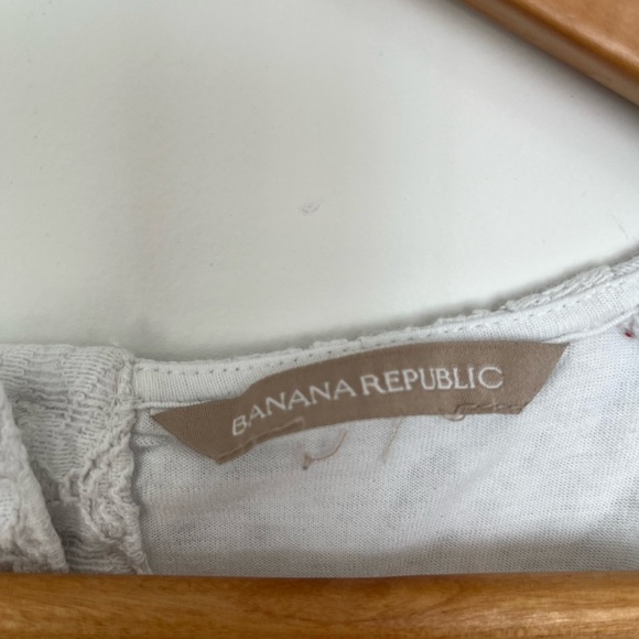 Banana Republic White Lace Women's Top with button up on back size medium - Picture 3 of 4